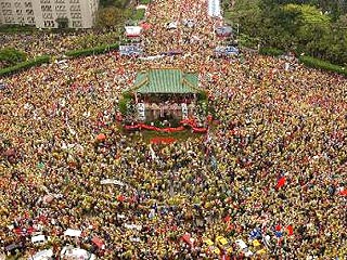 Тайвань следует грузинскому сценарию. В Тайбее идет многотысячный митинг