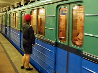 По данным источника, накануне в вагоне электропоезда, следовавшего от станции метро "Сухаревская" до станции "Проспект мира" был обнаружен целлофановый пакет, в котором находилось четыре киллограмма вещества бурого цвета