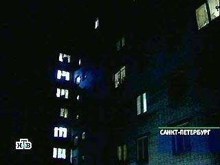 В Петербурге в многоэтажном жилом доме обнаружена трещина, жильцы эвакуированы. В лифте дома N8 к.2 по улице Двинской в ночь с 1 на 2 апреля была обнаружена трещина