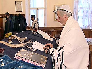 Праздничные богослужения по случаю праздника Песах начнутся во всех синагогах  около восьми часов вечера