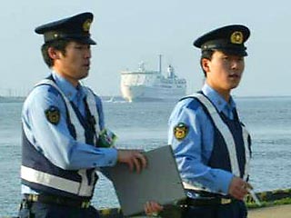 Управление полиции префектуры Хиросима снизило зарплату четырем своим служащим за сексуальные домогательства к коллегам-женщинам, а их непосредственным начальникам объявило строгий выговор
