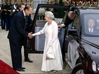 Елизавета II призвала Лондон и Париж преодолеть напряженность, вызванную иракским кризисом