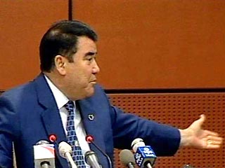 Президент Туркмении Сапармурат Ниязов призвал молодежь следить за здоровьем зубов и отказаться от моды на золотые коронки