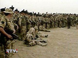 Сотни британских военнослужащих отправляются в пятницу в Ирак, чтобы усилить войска коалиции, ведущие ожесточенные бои с иракскими партизанами