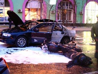 Два человека погибли при взрыве в автомобиле на западе Москвы