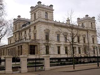 Владелец "Формулы-1" Берни Экклстоун продал свой самый дорогой в мире дом за 128 млн долларов. Такую сумму за особняк Kensington Palace, расположенный в одном из престижнейших районов Лондона, выложил индийский стальной магнат Лакшми Миттал