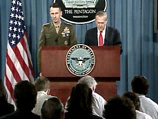 Министр обороны США Дональд Рамсфельд заявил, что если бы год назад его попросили дать прогноз ситуации в Ираке на 15 апреля 2004 года, то его прогноз "не оказался бы абсолютно точным"