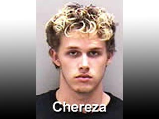 Полиция города на юго-западе штата Флорида Форт Майерс арестовала 17-летнего Карлоса Черезу по обвинению в организации предумышленного убийства