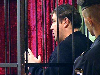 На процессе в Московском окружном военном суде (МОВС) в понедельник один из шести подсудимых - заместитель начальника спецотряда 45-го полка ВДВ Константин Мирзаянц - представил суду алиби, о котором уже заявлял в ходе первого процесса