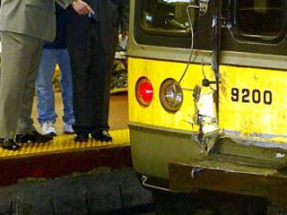 По меньшей мере, 130 человек пострадали в понедельник утром в Нью-Йорке, когда ремонтный поезд врезался в электричку в тоннеле на подъезде к вокзалу Pennsylvania-station
