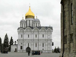Патриарх совершил пасхальное поминовение усопших в Архангельском соборе Кремля
