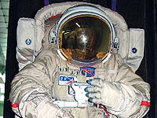 Космонавты МКС Падалка и Финк выйдут в космос в новых скафандрах от фирмы "Заря"
