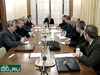 Президент России Владимир Путин проводит в Ново-Огарево совещание со своими полномочными представителями в федеральных округах