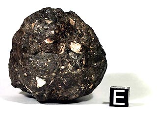 Ученые нашли неизвестный ранее науке минерал в метеорите, который упал на Землю с Луны. Его назвали хапкеитом - в честь профессора Бруса Хапке из университета Cornell University в Нью-Йорке, который около 30 лет назад предсказал существование этого минера