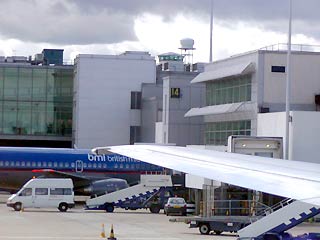 В аэропорту Heathrow проведена частичная эвакуация после обнаружения подозрительного свертка у стойки El Al