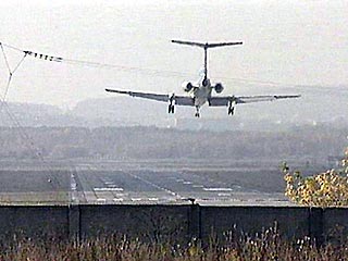 В екатеринбургском аэропорту "Кольцово" совершил вынужденную посадку пассажирский самолет Ту-154 "Уральских авиалиний", сообщили в пресс-службе авиакомпании