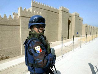 Несмотря на гибель филиппинского гражданина, власти страны не собираются отзывать из центральных районов Ирака свой контингент, который насчитывает 41 военнослужащего, полицейского и медика