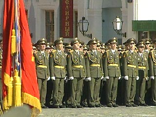 Почти шесть тысяч военнослужащих Московского гарнизона примут участие в параде на Красной площади в честь 59-й годовщины победы в Великой Отечественной войне 1941-1945 годов