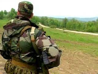 В Курчалоевском районе Чеченской республики федеральными силами окружена банда, в которой, предположительно, находится лидер чеченских сепаратистов Аслан Масхадов