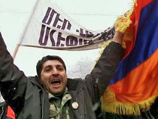 Армянская оппозиция во вторник провела очередной митинг с требованием отставки президента Роберта Кочаряна