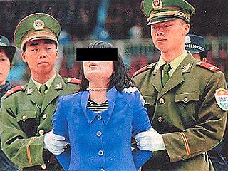 Суд высшей инстанции провинции Юньнань изменил меру наказания российской гражданке Елене Тимченко, арестованной за нелегальный провоз героина и приговоренной в марте 2002 года китайским судом к смертной казни
