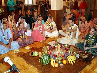 Московские кришнаиты отметили индуистский праздник победы добра над злом