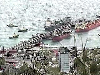 Саперы ведут разминирование нефтяного терминала в порта Батуми