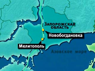 В селе Новобогдановка Мелитопольского района Запорожской области Украины горят военные склады с боеприпасами
