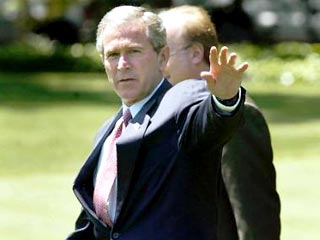 В понедельник президент США Джордж Буш посетит Пентагон, чтобы поддержать министра обороны Дональда Рамсфельда