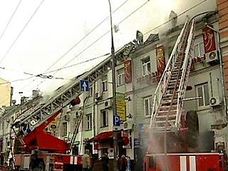 Пожар в трехэтажном административном здании, расположенном по адресу Лубянский проезд, дом 25