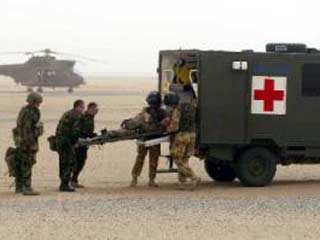 Две датские медсестры, проходившие стажировку в британском полевом госпитале в Басре, на юге Ирака, сообщили, что оказывали помощь двоим иракским пленным, пострадавшим от плохого обращения в заключении. Один из них позже скончался