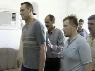 Один из освобожденных накануне в Ираке специалистов "Интерэнергосервиса" решил пока не возвращаться в Москву, а продолжать работать на одном из объектов компании