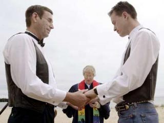 Православная церковь Массачусетса игнорирует регистрацию однополых браков.