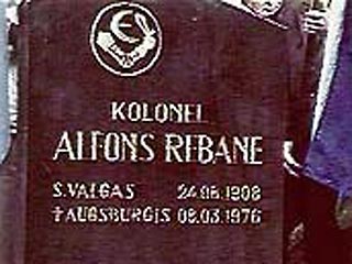 На севере Эстонии, на территории частного землевладения в поселке Вийтна, установлен памятник оберштурмбанфюреру СС Альфонсу Ребане (1908-1976).