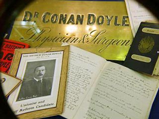 Большинство предметов из коллекции рукописей и личных вещей Артура Конан Дойла, выставленных в среду на аукционе Christie's в Лондоне, ушли почти за один миллион фунтов стерлингов