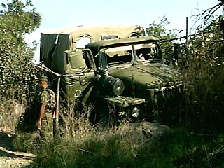 В Шалинском районе Чечни в среду подорвался на фугасе армейский автомобиль "Урал"