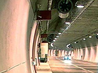 Крупное ДТП с участием 8 автомобилей произошло в Гагаринском туннеле третьего транспортного кольца Москвы, на пересечении кольца с Ленинским проспектом