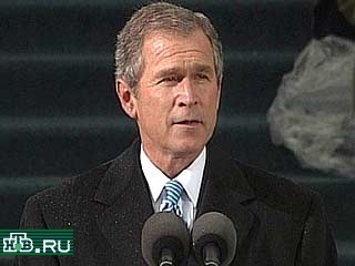 Человек, умудрившийся во время церемонии инаугурации Джорджа Буша пожать ему руку, утверждает, что он был послан Господом Богом, чтобы благословить нового президента США