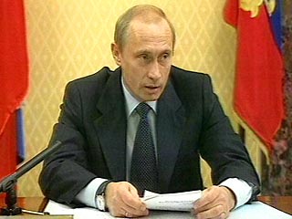 Президент РФ Владимир Путин сообщил, что правительство приняло решение о повышении тарифов на экспорт нефти и назвал его вынужденным