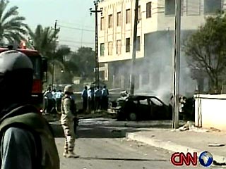 Заминированный автомобиль был взорван во вторник утром у отеля "Аль-Карма" в центре Багдада, сообщила катарская телекомпания Al-Jazeera