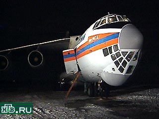 Сегодня утром транспортный самолет МЧС России доставит в индийский город Ахмедабад гуманитарный груз. Одеяла и армейские палатки - вот что на борту этого самолета