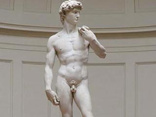 Флорентийцы впервые за последние 130 лет вымыли знаменитую скульптуру Микеланджело "Давид". Это было сделано как раз к 500-й годовщине создания статуи