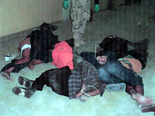 Иракские пленные, побывавшие в тюрьме "Абу-Грейб", утверждают, что подвергались издевательствам со стороны не только американских солдат, но и военнослужащих других стран из состава коалиционных сил, в том числе Польши
