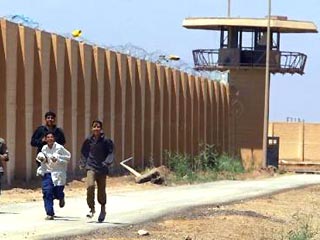 Из иракской тюрьмы "Абу-Грейб" освобождены двое палестинских дипломатов