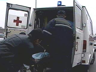 В Пензе жена таксиста на машине мужа врезалась в остановку автобуса: есть жертвы