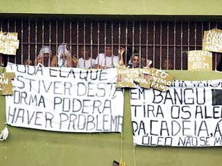 Во время мятежа в тюрьме в Рио-де-Жанейро погибли 34 человека