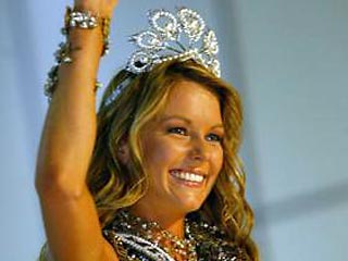Победительницей конкурса "Мисс Вселенная 2004" стала представительница Австралии Дженифер Хоукинс
