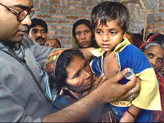 В Индии загадочная болезнь убивает детей: 8 погибли, 200 - в больницах