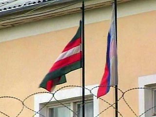 Верховный суд Чечни приговорил трех обвиняемых в совершении теракта у Дома правительства республики в 2002 году к пожизненному заключению. Об этом в четверг сообщили в Верховном суде республики