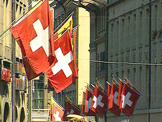 Федеральный суд Швейцарии отклонил в четверг три апелляции на решение швейцарских властей о замораживании счетов акционеров российской нефтяной компании ЮКОС и группы МЕНАТЕП в швейцарских банках